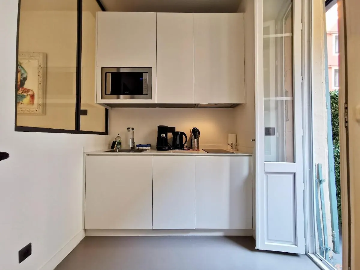 Le Petit Balcon By Booking Guys Nice Frankrike